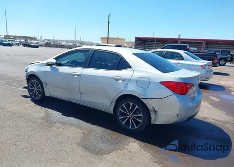 2017 Toyota Corolla Se Special Edition z USA, uszkodzony, nr VIN 5YFBURHE4HP611541